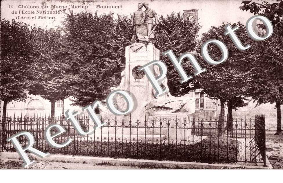 Monument de l'Ecole Nationale d' Arts et Metiers
