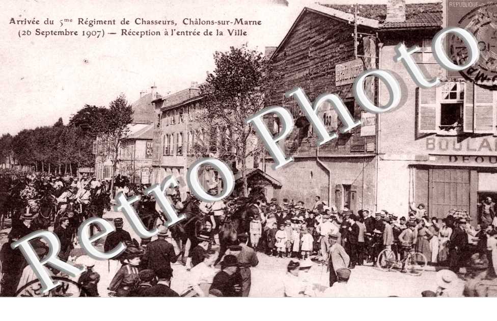 Arrivee du 5eme de Regiment de Chasseurs, Reception a l'Entree de la Ville