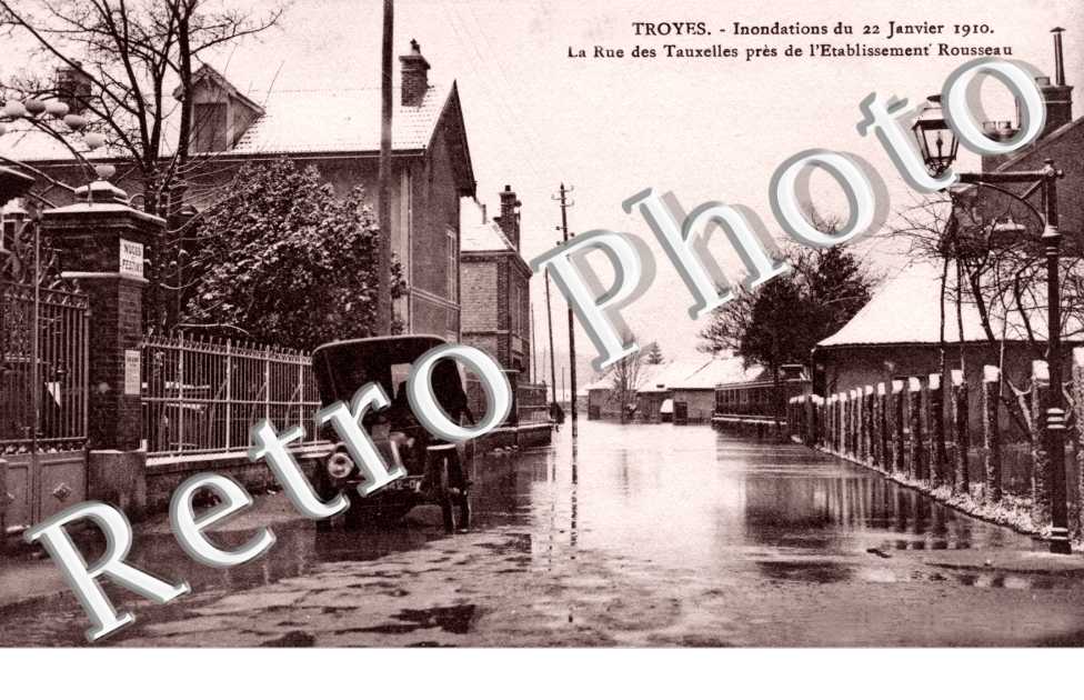 La rue des Tauxelles pres de l'Etablissement Rousseau