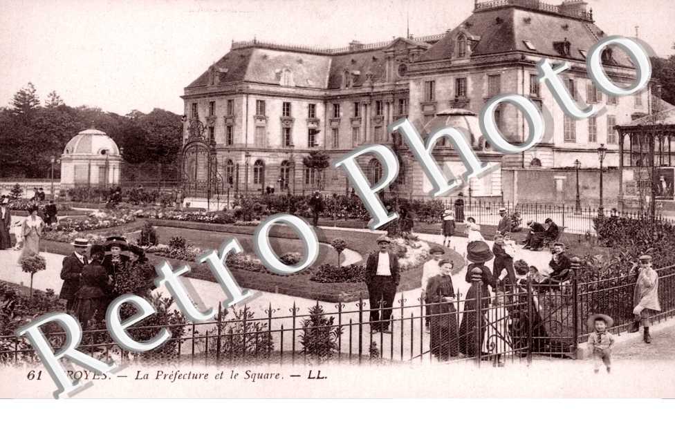 la Prefecture et le Square
