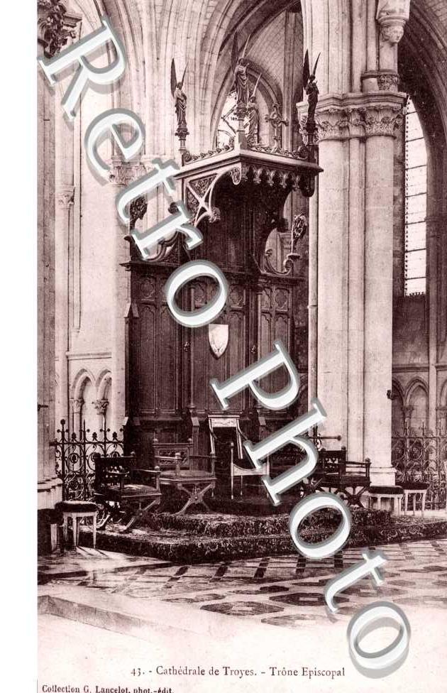 La Cathedrale, Trone Episcopal