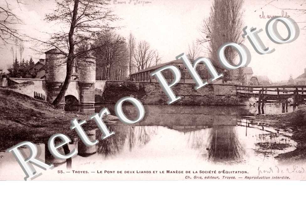 Pont des Deux Liards et le Manege de la Societe d&#039;Equitation