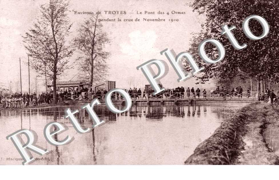Environs de Troyes, le Pont des 4 Ormes pendant la Crue de Novembre 1910