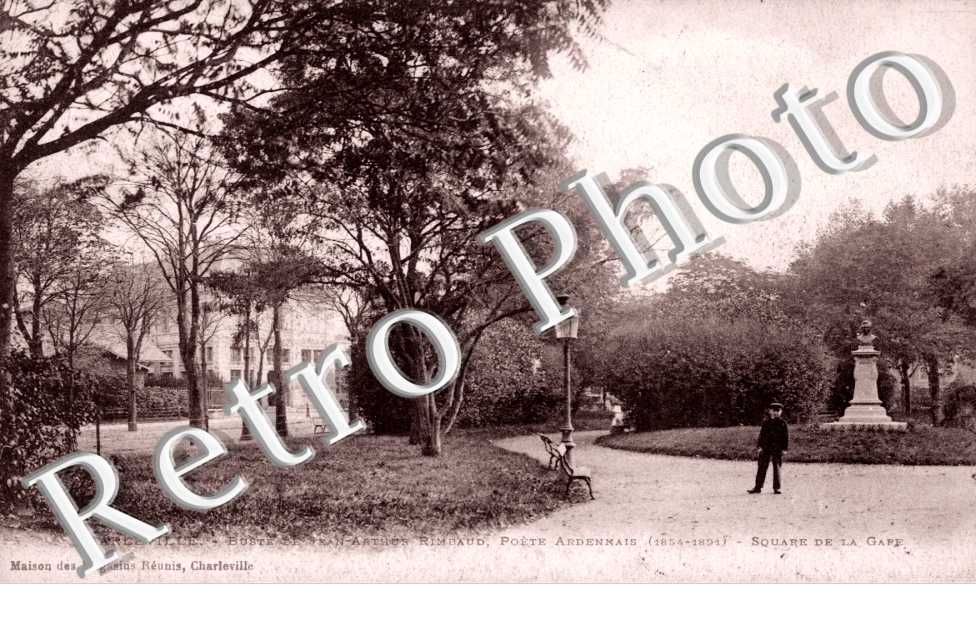 Buste de Jean-Arthur Rimbaud, Poete Ardennais, Square de la Gare