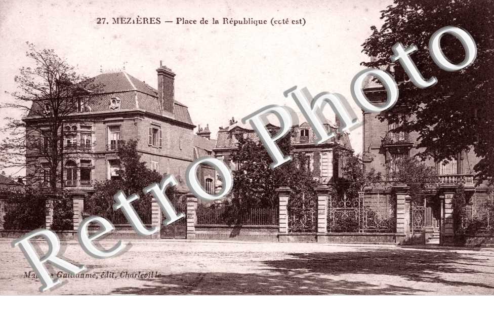MEZIERES Place de la Republique