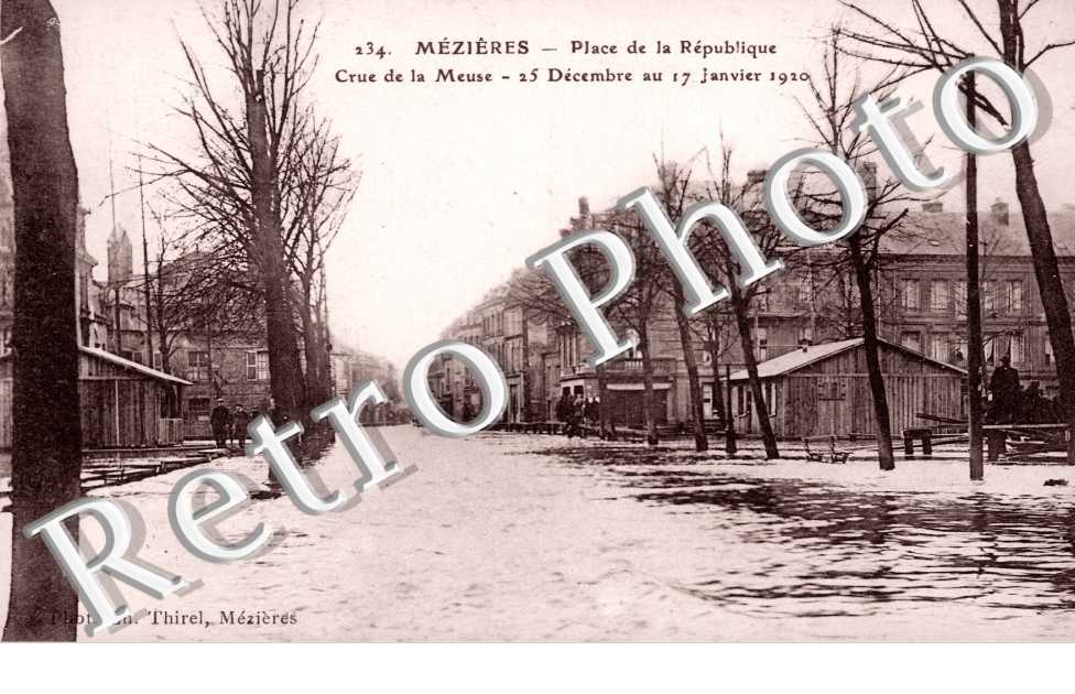 MEZIERES  Place de la Republique, Crue de la Meuse, 25 decembre au 17 janvier 1920