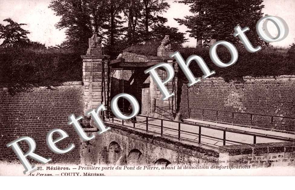 MEZIERES premiere porte de pierre