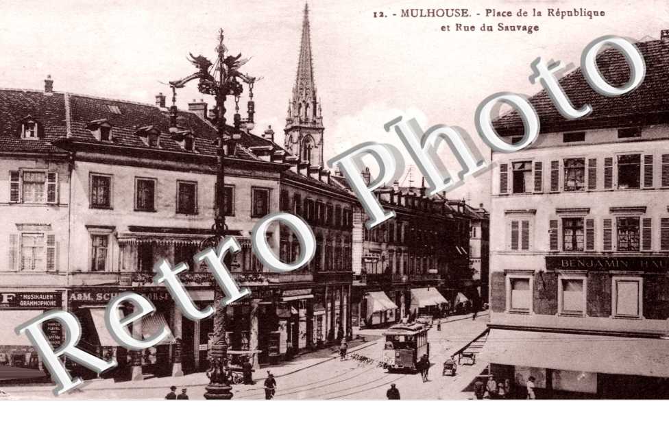 place de la Republique et rue du Sauvage