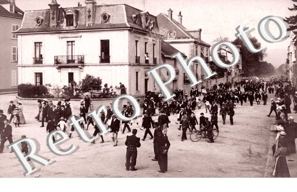 (Defile dans les Rues des habitants)