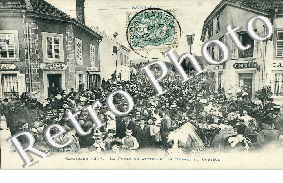 la foule en attendant le départ du cortège. Cavalcade 1907
