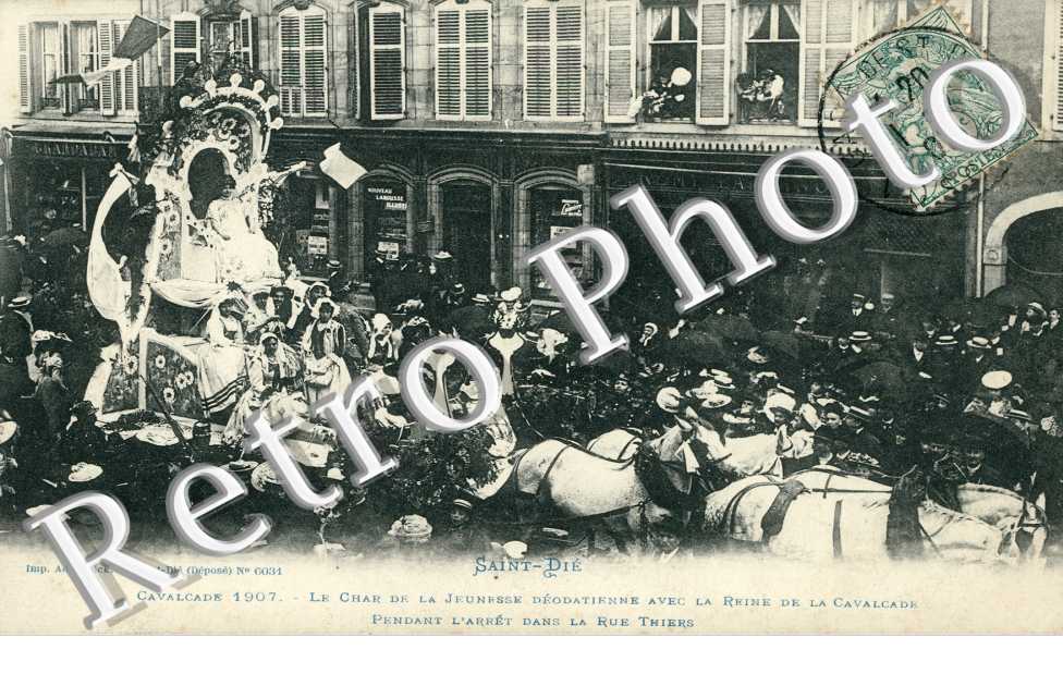 Cavalcade 1907. Le char pendant l'arrêt dans la rue Thiers