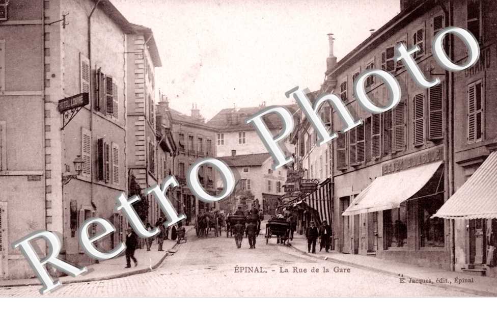 LA RUE DE LA GARE