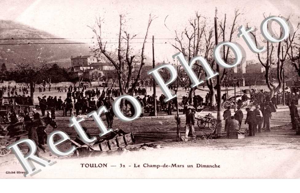 le Champ de Mars un dimanche