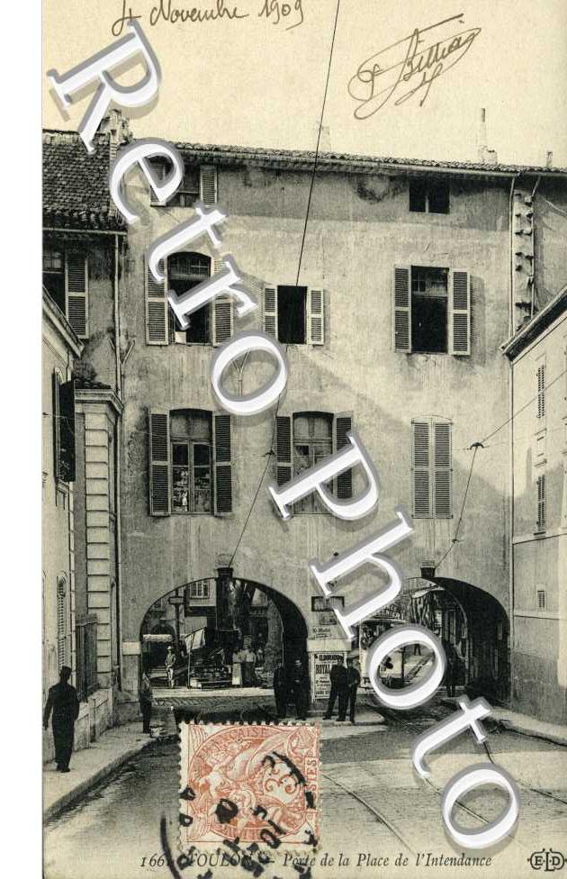porte de la place de l'intendance