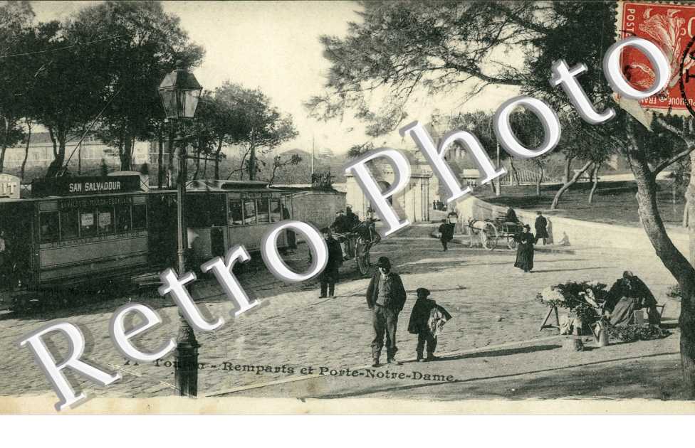 Remparts et Porte Notre Dame - tramway