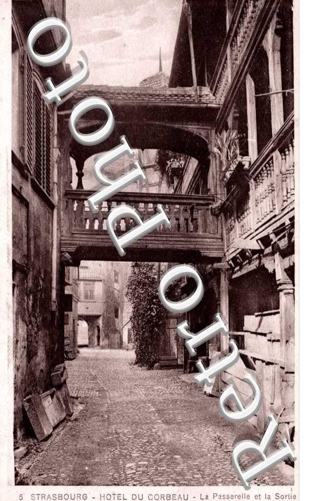 Hotel du Corbeau, la Passerelle et la Sortie