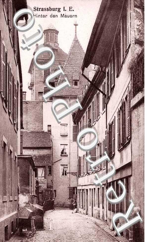 Hinter den Mauern