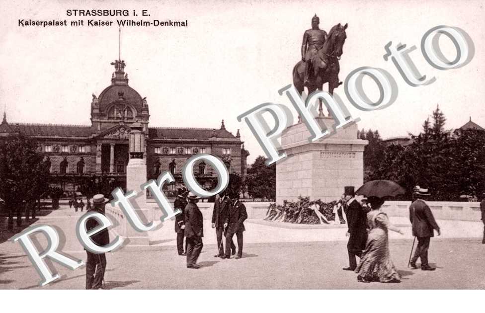Kaiserpalast mit Kaiser Wilhem-Denkmal 