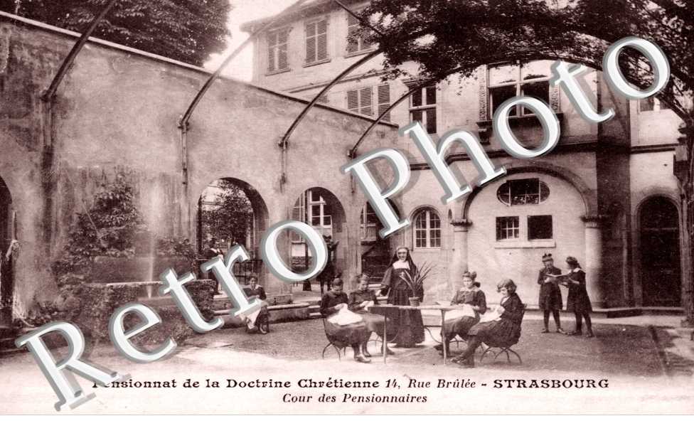 Pensionnat de la Doctrine Chretienne, Rue Brulee, Cour des Pensionnaires
