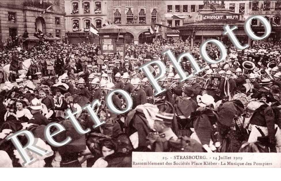 14 Juillet 1919, Rassemblement des Societes Place Kleber, la Musique des Pompiers
