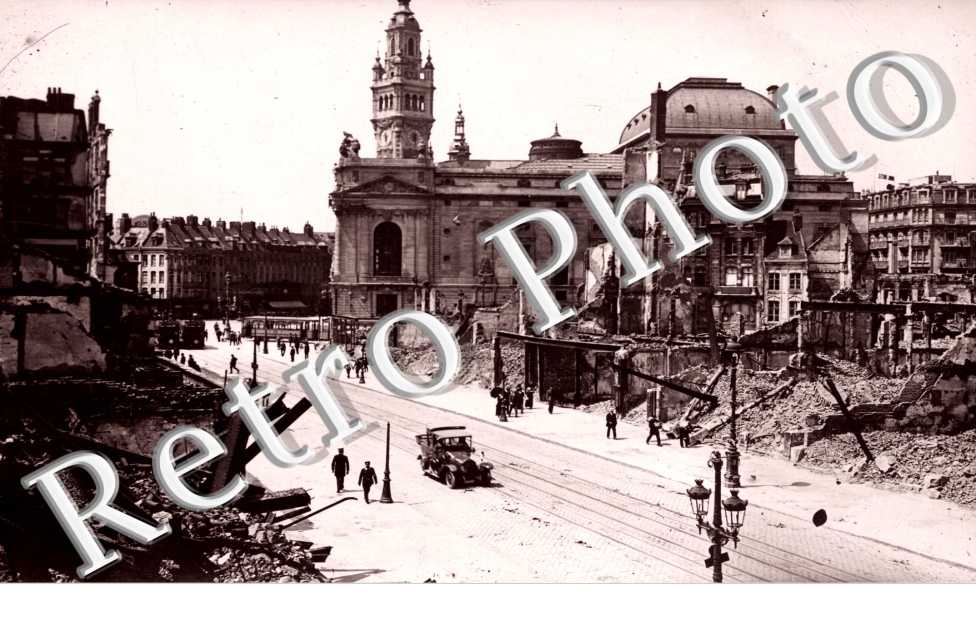 une rue bombardee