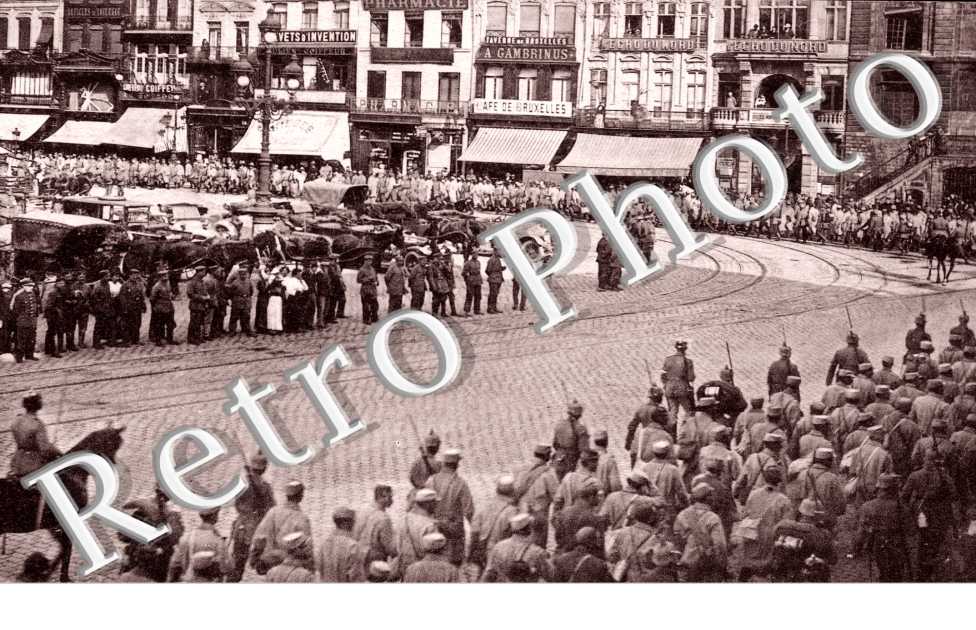 Des prisonniers traversent la Grand'Place