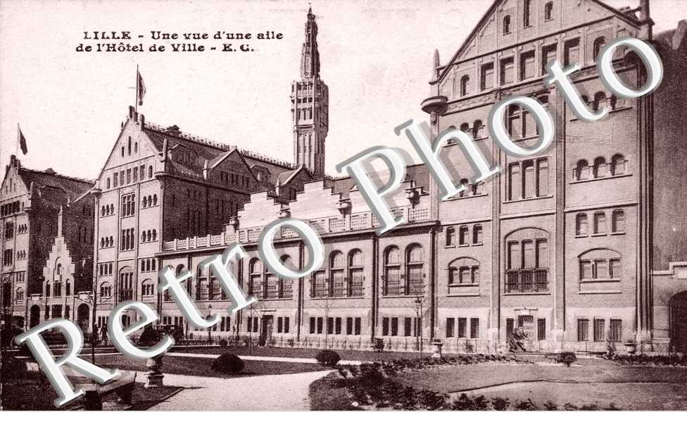 une vue d'une aile de l'hotel de ville