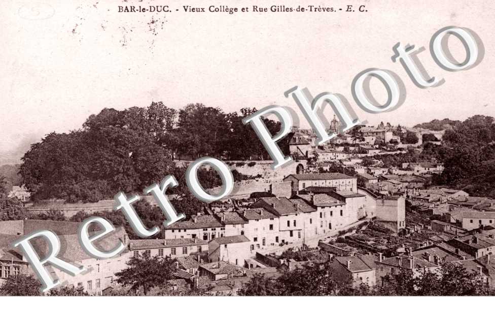 Vieux College et Rue Gilles-de-Treves