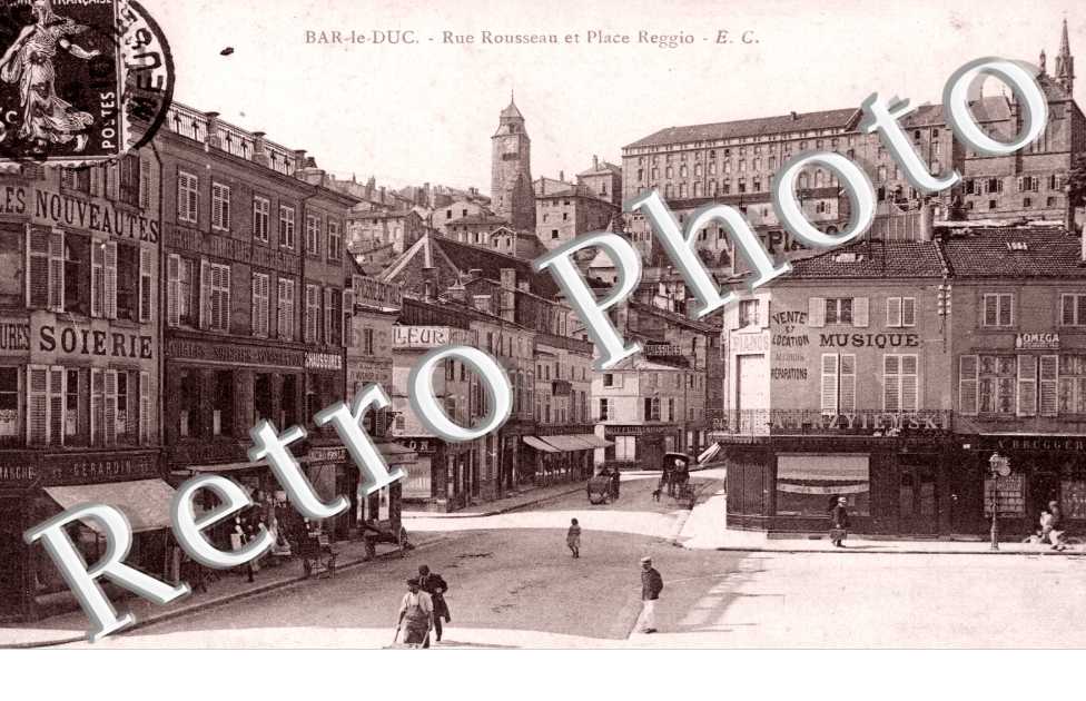 Rue Rousseau et Place Reggio
