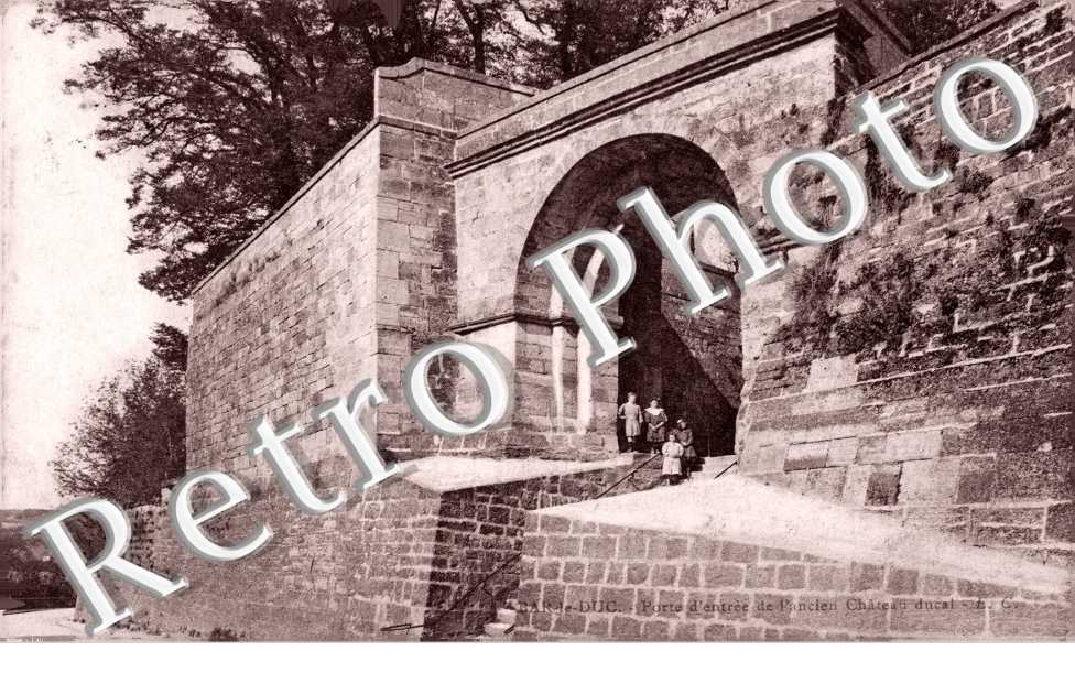 Porte d'entre de l'Ancien Chateau
