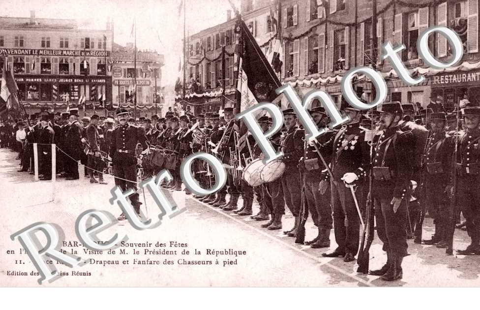 M. Poincare President de la Republique, Drapeau et Fanfare des Chasseurs