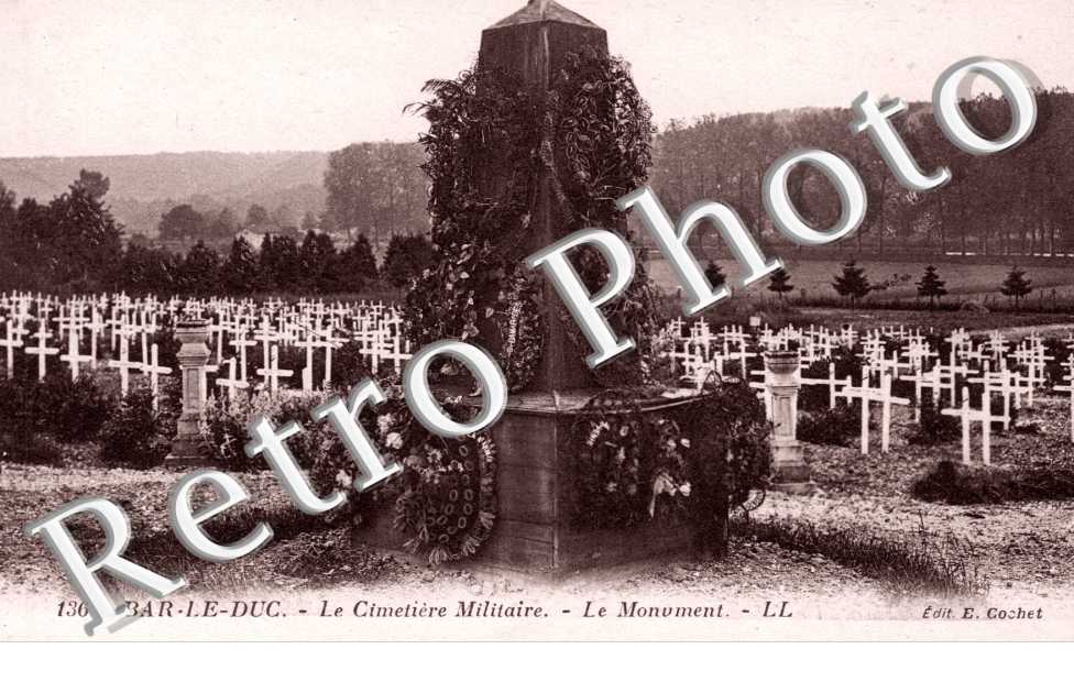 Cimetiere Militaire - le Monument
