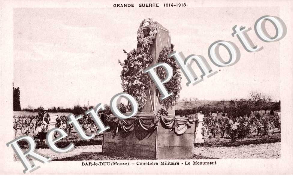 Cimetiere Militaire - le Monument