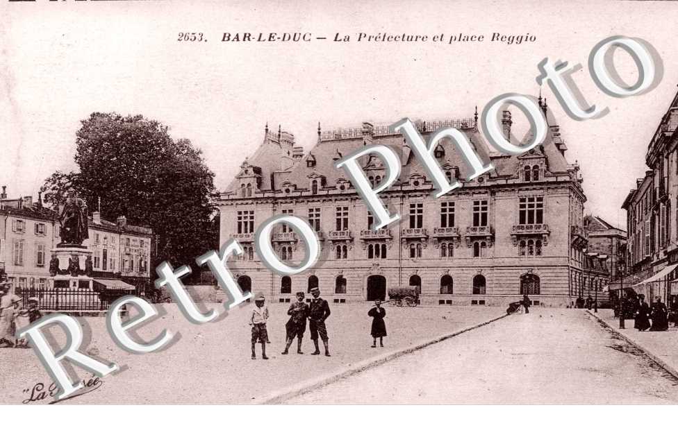 La prefecture et plce Reggio