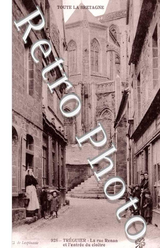 Rue Renan et l&#039;entree du Cloitre