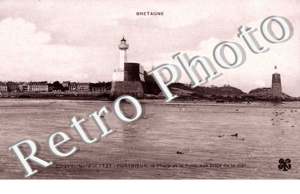 le phare et le port, vue prise de la mer
