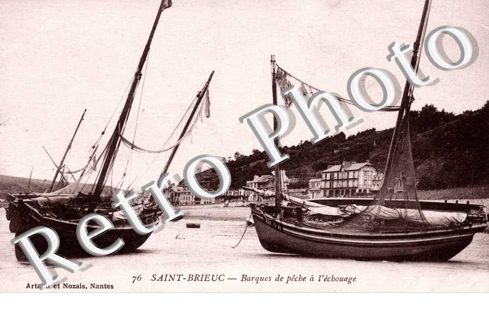 Barques de peche a l'echouage