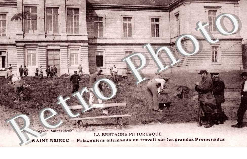 Prisonniers Allemands au travail sur les promenades