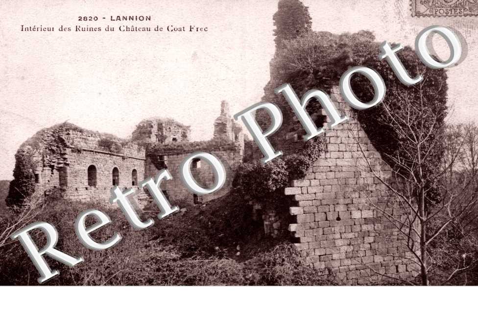 Intérieur des Ruines du Château de Coat Frec