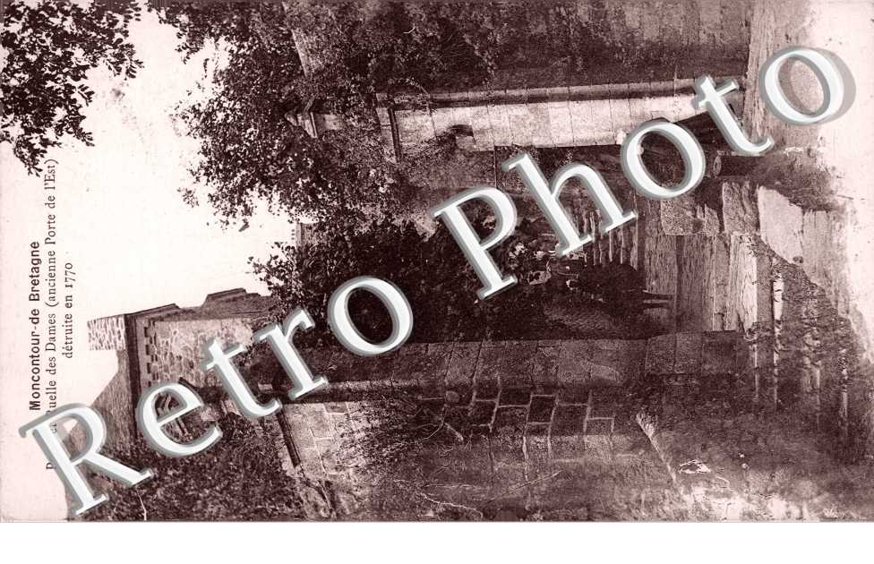 Porte et ruelle dames