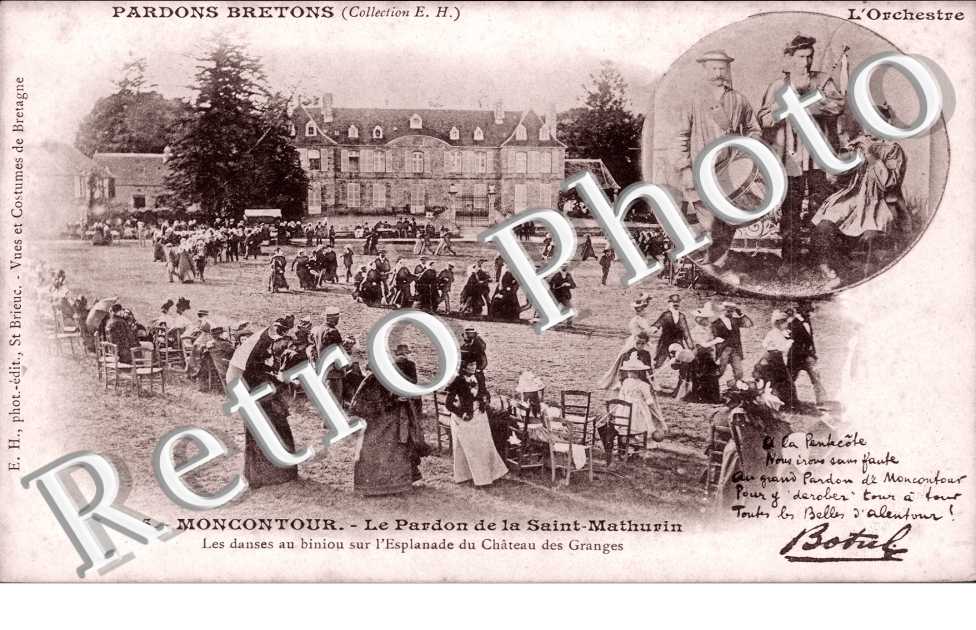 le pardon de la St Mathurin les danses au biniou sur l&#039;esplanade du Chateau des Granges