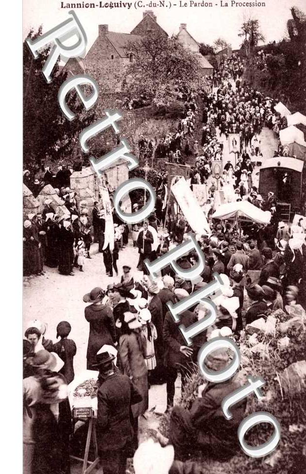 LOGUIVY. Le Pardon, la Procession