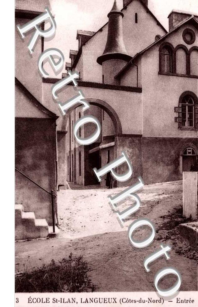 Ecole St Ilan, Entree
