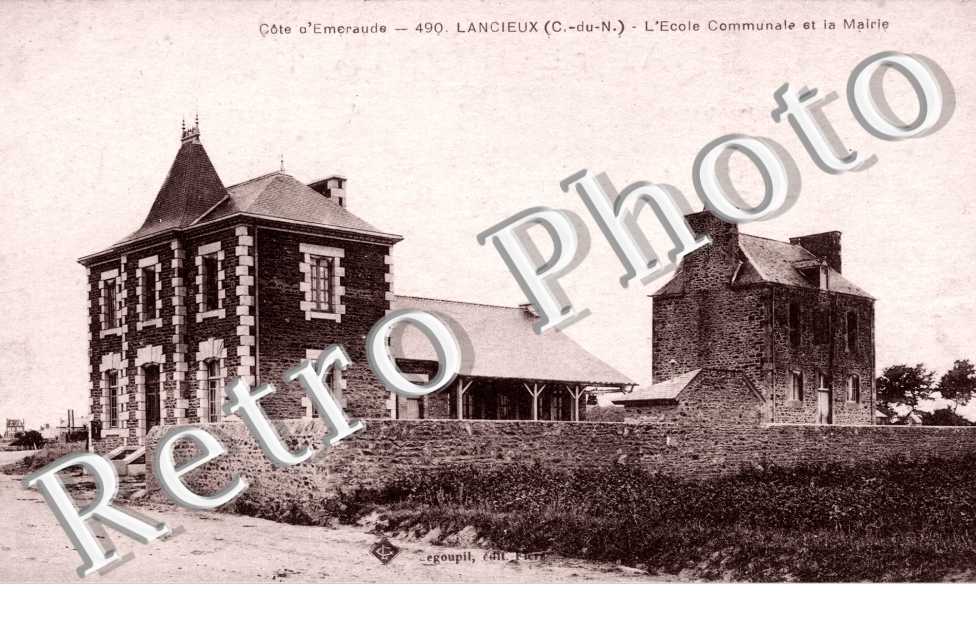 L&#039;Ecole Communale et la Mairie