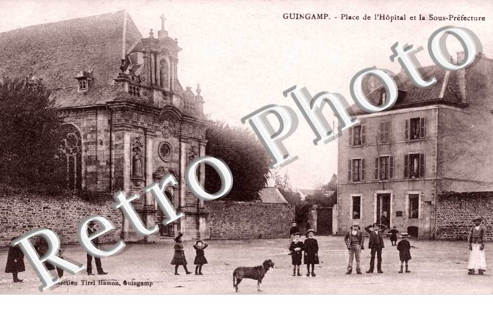 Place de l'Hopital et la Sous Prefecture