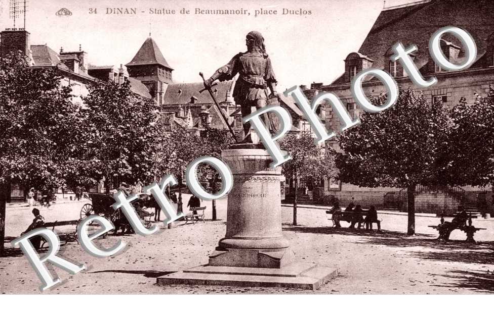 Statue de Beaumanoir, Place Duclos