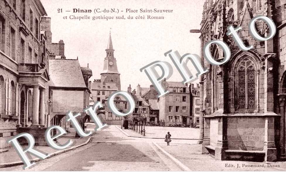 Place Saint Sauveur et Chapelle