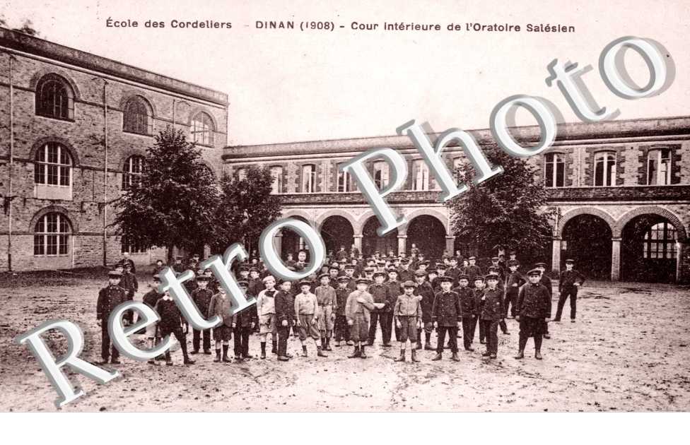 Cour interieure de l'Oratoire Salesien