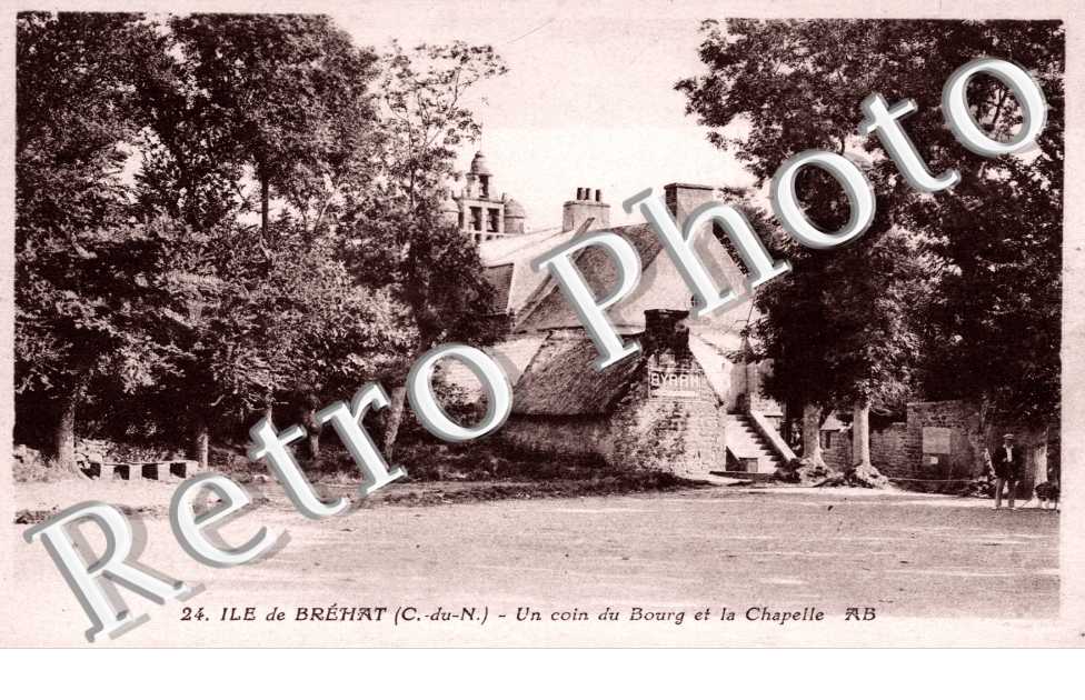 Un Coin du Bourg et la Chapelle