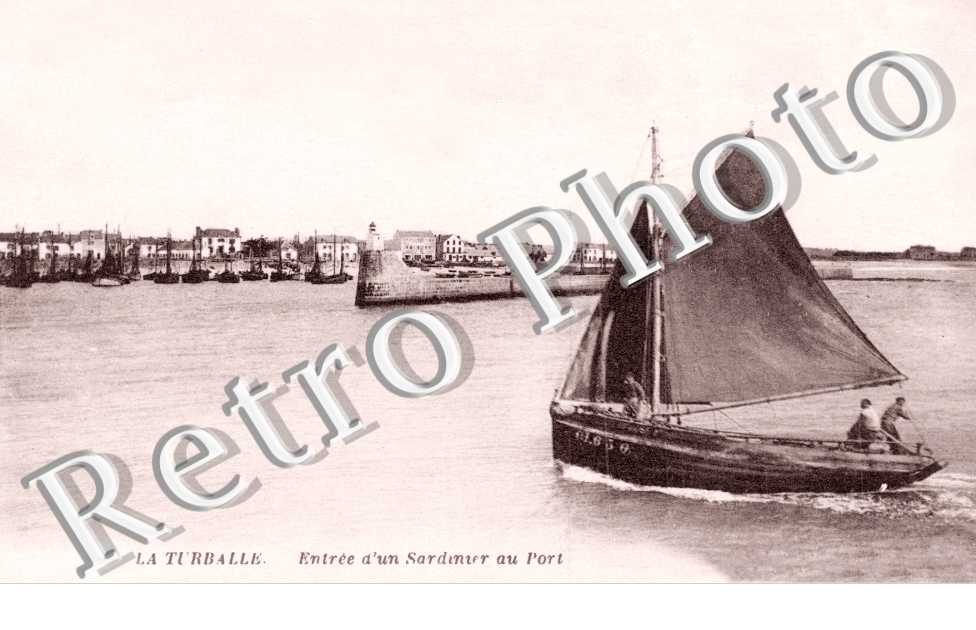 entree d'un sardinier au port